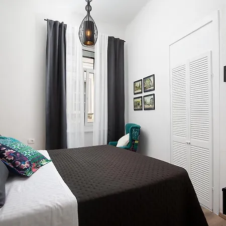 Deluxe Ana * Πούλα